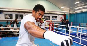 Anthony Joshua trains with Holyfield, Tyson’s former coach in U.S.