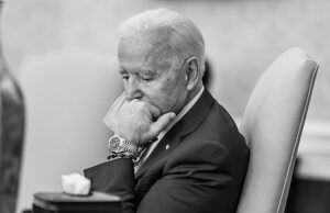 Biden mourns 700,000 Americans lost to COVID-19 Biden