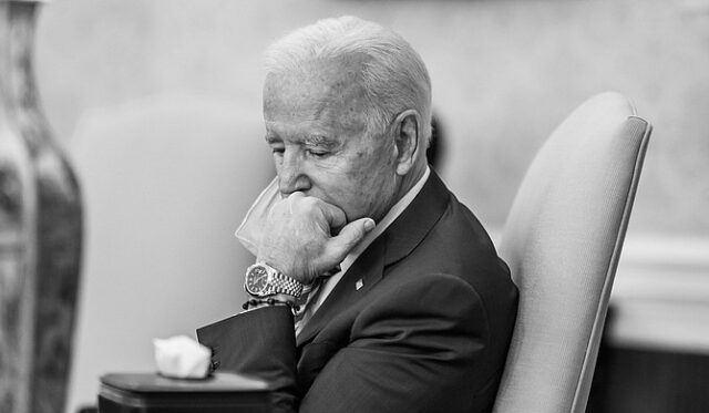 Biden mourns 700,000 Americans lost to COVID-19 Biden