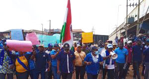 NLC blocks Lagos-Abeokuta expressway, protests deplorable road