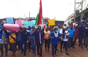 NLC blocks Lagos-Abeokuta expressway, protests deplorable road