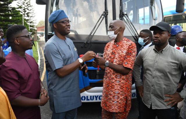 Makinde donates buses to 3SC, Crown FC, charges players