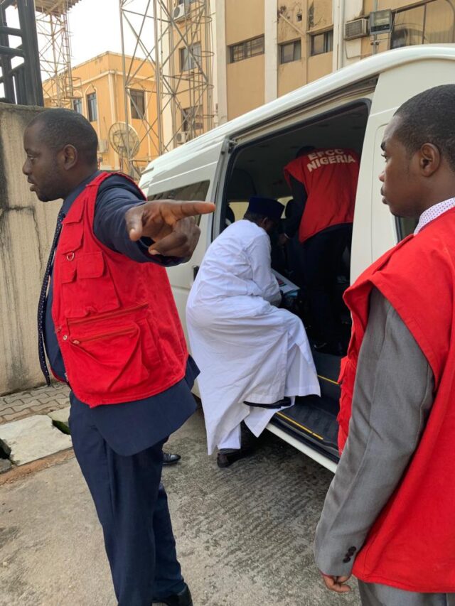 Drama as EFCC operatives, prison officials battle over Maina’s custody