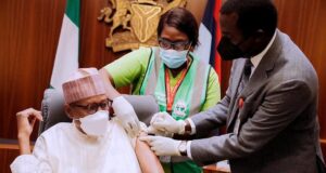 COVID-19: Buhari receives Pfizer booster jab