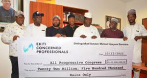 2022: Ekiti Professionals donate N22.5m to Bamidele to purchase guber forms