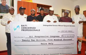 2022: Ekiti Professionals donate N22.5m to Bamidele to purchase guber forms