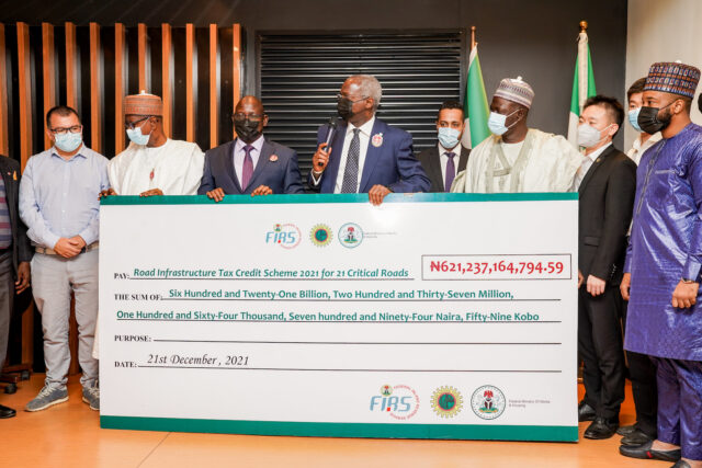 NNPC presents N621.24bn symbolic cheque for 21 roads