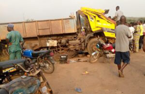 Truck crushes 6 to death on Lagos-Abeokuta Expressway Motorcycle passenger, Lagos-Abeokuta expressway, Trailer, Truck