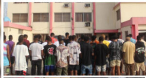 EFCC nabs 31 Internet fraud suspects in Benin, seizes 9 cars Internet fraudsters