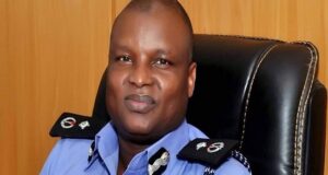 VIDEO: Abba Kyari caught on camera bribing NDLEA officer $61,400 Drug deal, Kuje prison, Abba, Bail, N4.2bn, Abba Kyari, Abba Kyari wanted