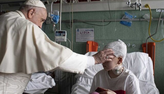 Pope visits Ukrainian children at Vatican hospital Pope