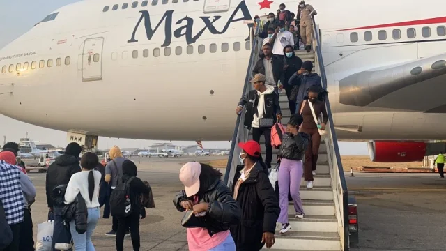Nigerian returnees from Ukraine get FG’s $100