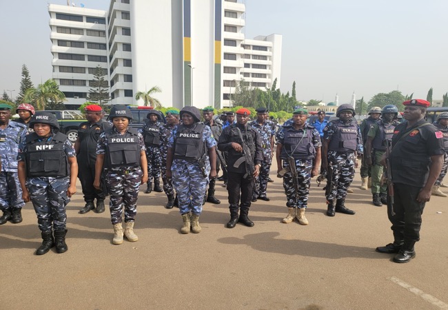 Police operatives Abuja-Kaduna expressway