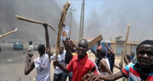 VIDEO: Youths chase lawmaker out of community over poor performance Kano, Youths