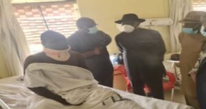 Auto crash: Jonathan visits injured police officer in hospital Crash, Jonathan