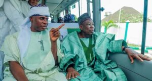Drama as Ganduje fails to endorse Amaechi
