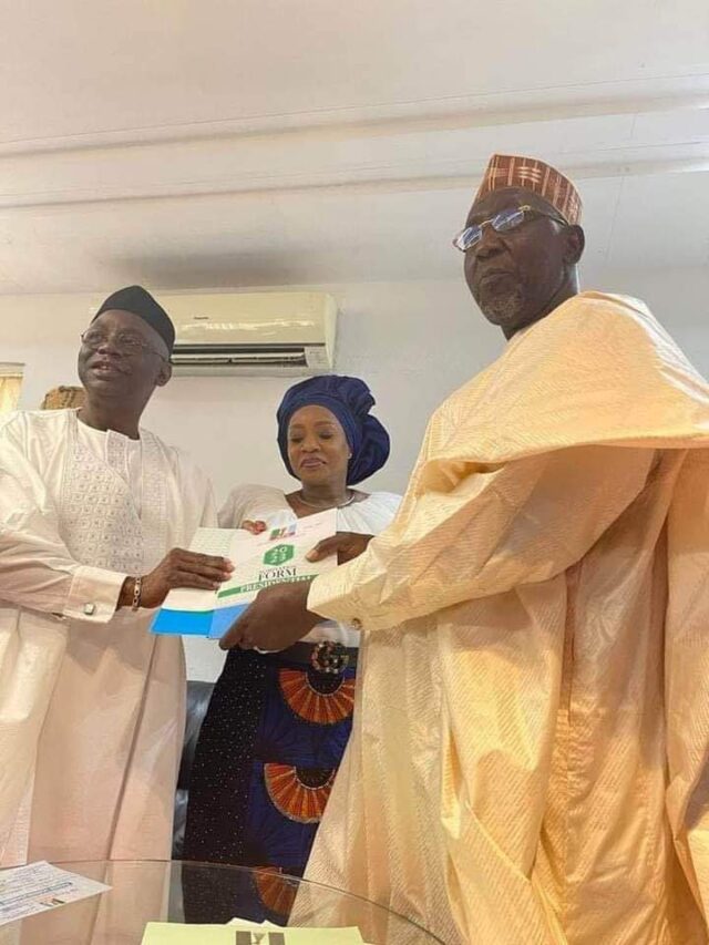 Pastor Tunde Bakare picks N100m APC presidential forms Tunde Bakare