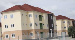 Zulum hands over 81 flats, N79m to 81 medical doctors doctors