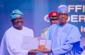 OON Award: Come and see me dey buga… Buhari