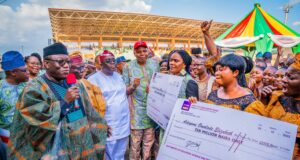 Fayemi presents N20m cash gift to 2 best teachers