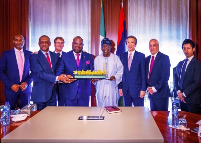 Tinubu with UTM Gas Limited officials Tinubu