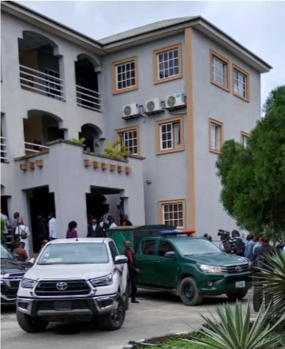 DSS, Prison officials exchange blows over Emefiele DSS