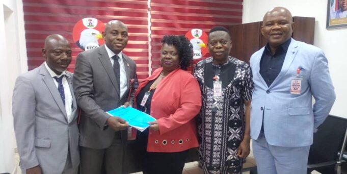 EFCC returning items to American victim American victim