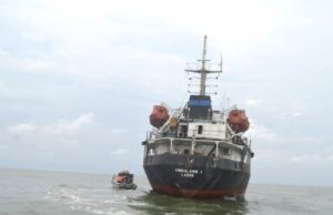 11,000 Nigerians jostle for Navy warship sail Stowaways, Petrol