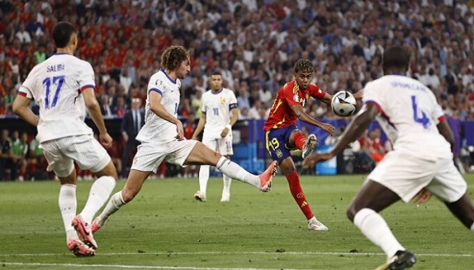 Lamine Yamal against France in Euro 2024 Yamal