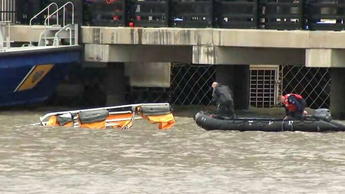 Siemens executive, family members die as helicopter crashes into New York river Helicopter