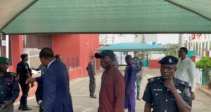 Security operatives stop PDP BoT members from meeting at party secretariat PDP