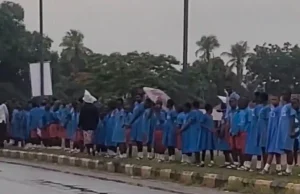 Benue pupils stand in rain to welcome Tinubu