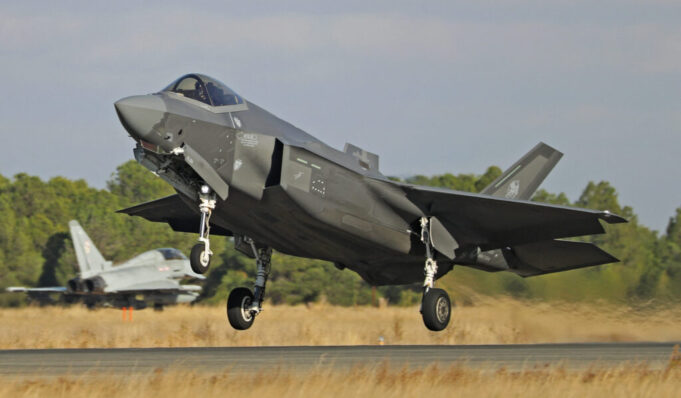 UK to buy fighter jets carrying nuclear weapons Jets