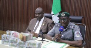 Customs seize ₦654m undeclared cash at Kano airport, hands over suspects to EFCC
