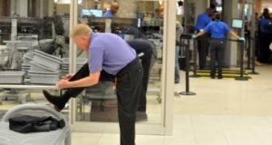 U.S. scraps shoe removal at airport screening Shoe