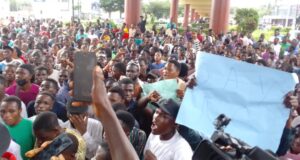 Ibadan Poly students protest at governor’s office over institution’s renaming Students