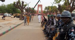 Bayero supporters clash with guards at Sanusi’s palace in Kano