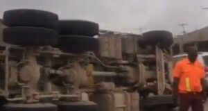 VIDEO: Gridlock as stone-laden truck falls on Berger bridge in Lagos Berger