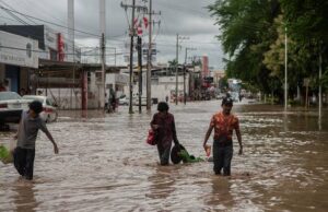 Flood kills 30 in Mexico Mexico