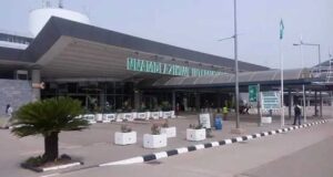 Woman faints during fight with sister at Abuja airport Abuja