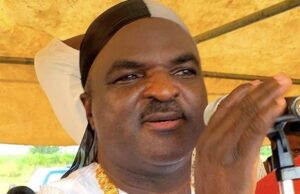 Chaos in Ondo: Hoodlums attack Fuji singer Obesere, cart away bag of money