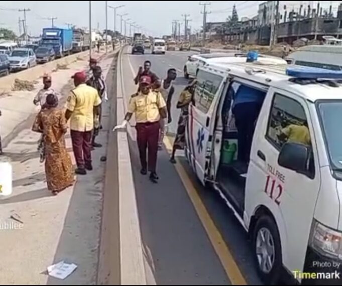 4 injured, baby rescued in Lagos-Ibadan Expressway accident Baby