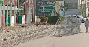 Police seal off PDP national secretariat with barbed wire Police