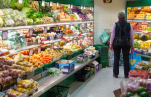 UK inflation rate drops below forecast Inflation