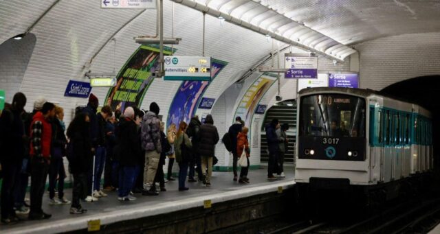 Malian stabs 3 women at Paris train stations Paris
