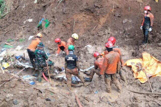7 dead, 82 missing in Indonesian landslide Landslide