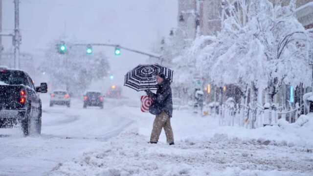 New York shuts schools, cancels flights as major storm hits US New York, States