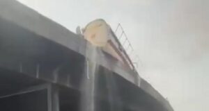 Residents scoop fuel as diesel tanker overturns in Apapa