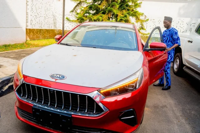 Ogun honours national best teacher with car