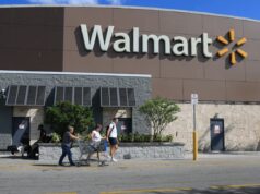 Walmart hits $1trn market capitalisation for first time Walmart